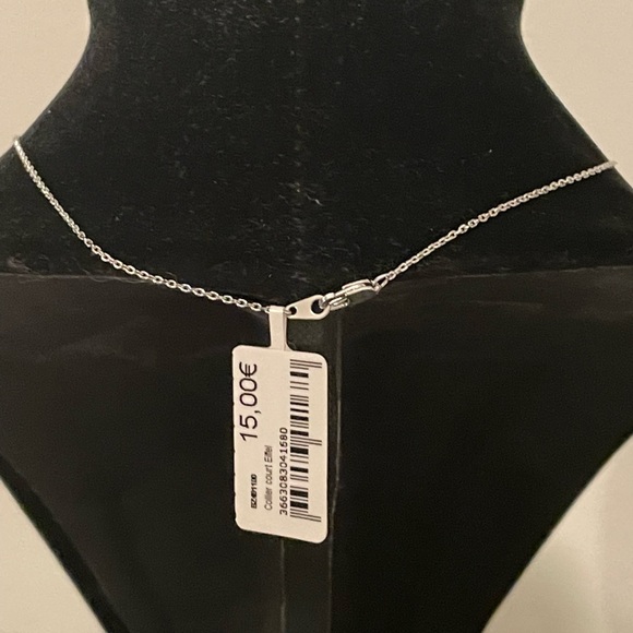 Silver Eiffel Tower Necklace - Picture 3 of 5